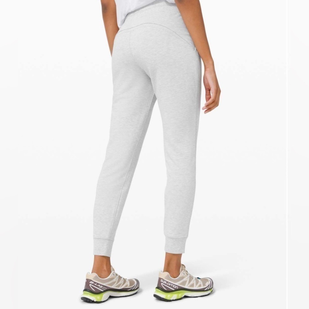 Lululemon Warm Down High-Rise Jogger
Heathered Core Ultra Light Grey Size 8 - Picture 3 of 14